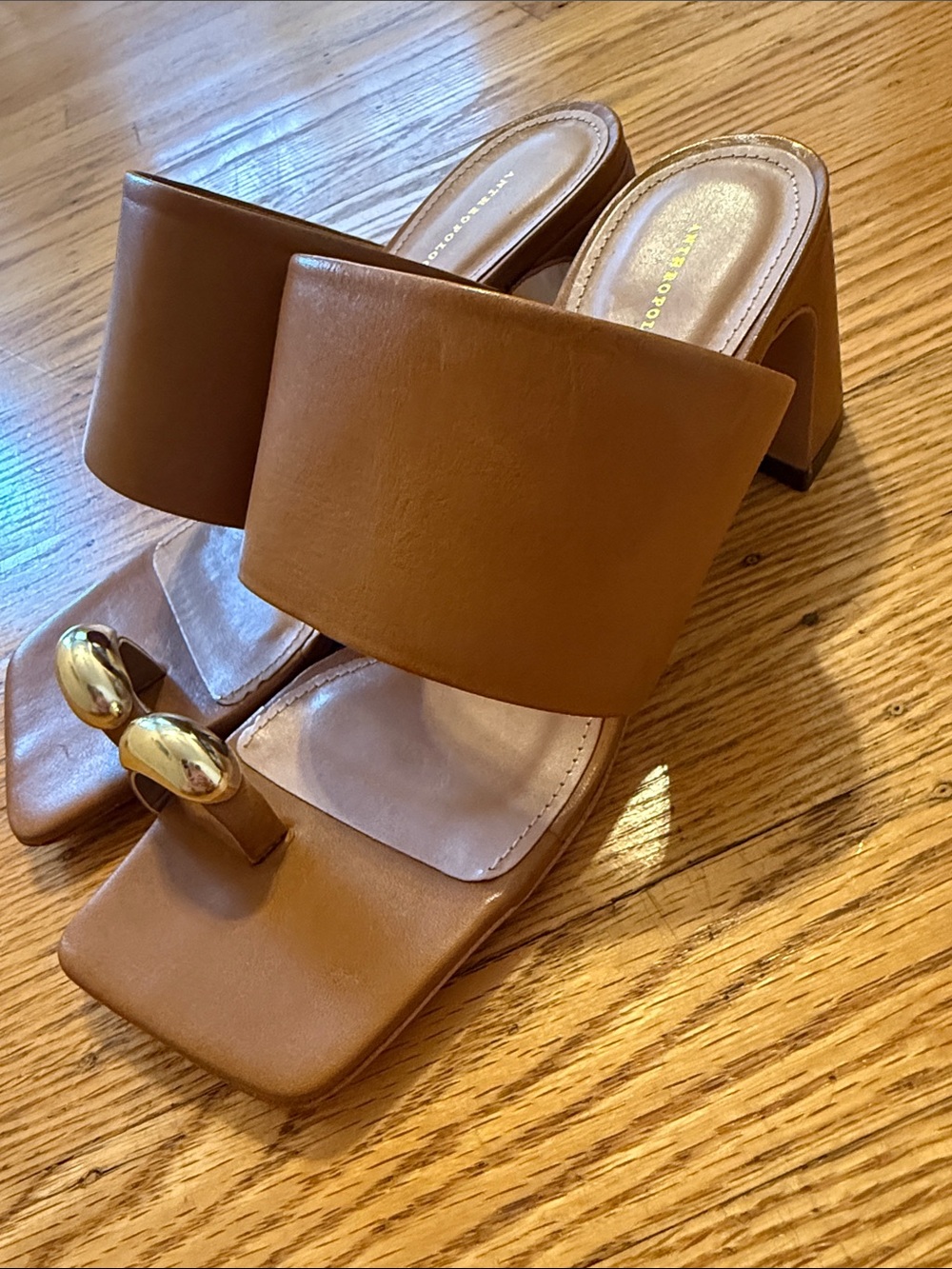 NWOB Anthropologie Tan Leather Block Heel Toe-Ring Slides with Gold Accents - Picture 4 of 10